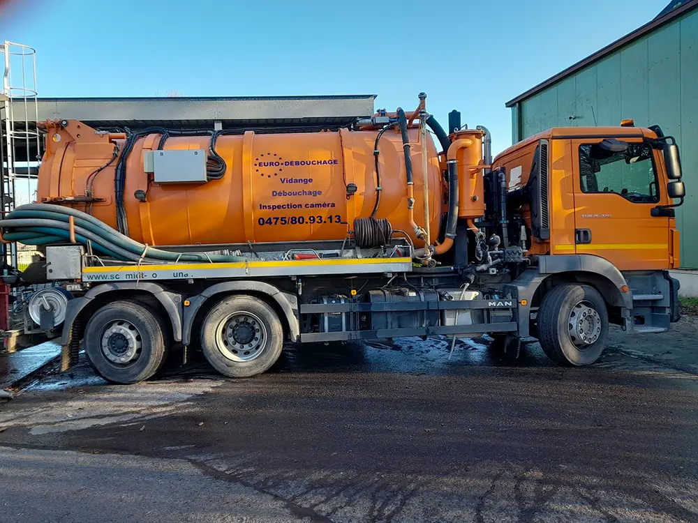 Un camion de la société Euro Débouchage